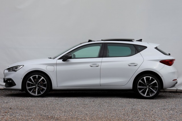 SEAT LEON 1.4 TSI eHybrid PHEV FR Business Intense - 204 pk **Pano / Trekhaak, Autobedrijf Ploemen Meerssen BV, Meerssen