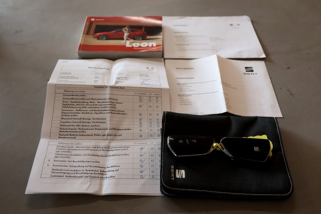 SEAT LEON 1.4 TSI eHybrid PHEV FR Business Intense - 204 pk **Pano / Trekhaak, Autobedrijf Ploemen Meerssen BV, Meerssen