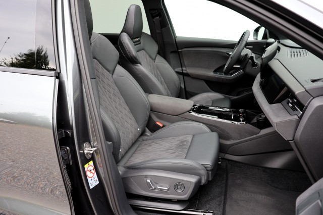 AUDI Q6 E-TRON S Edition Quattro 100 kWh - 388 pk **Pano / Head up / Lucht / Bang Olufsen, Autobedrijf Ploemen Meerssen BV, Meer