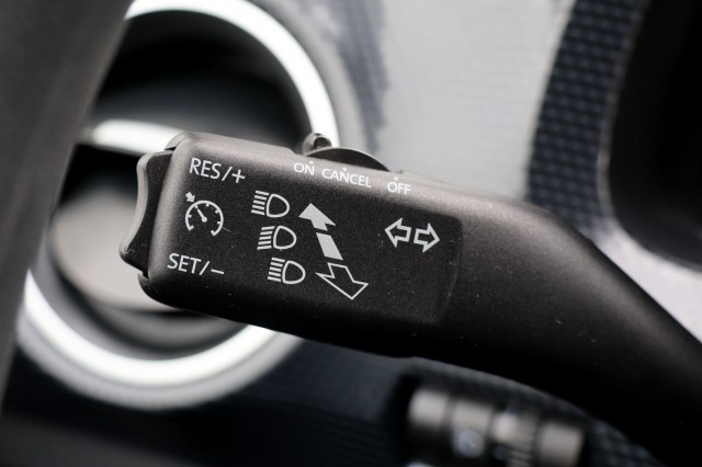 VOLKSWAGEN UP 1.0 BMT Move Up! - 60 pk **PDC / DAB / Cruise control, Autobedrijf Ploemen Meerssen BV, Meerssen