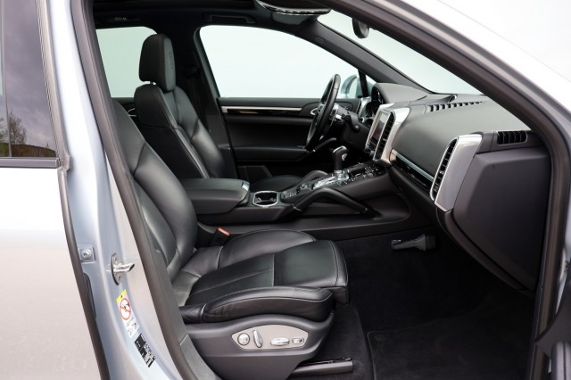 PORSCHE CAYENNE 3.0 S E-Hybrid Platnium Edition - 416 pk **Pano / Lucht / BOSE, Autobedrijf Ploemen Meerssen BV, Meerssen