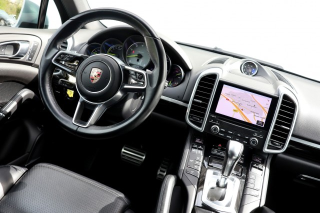 PORSCHE CAYENNE 3.0 S E-Hybrid Platnium Edition - 416 pk **Pano / Lucht / BOSE, Autobedrijf Ploemen Meerssen BV, Meerssen