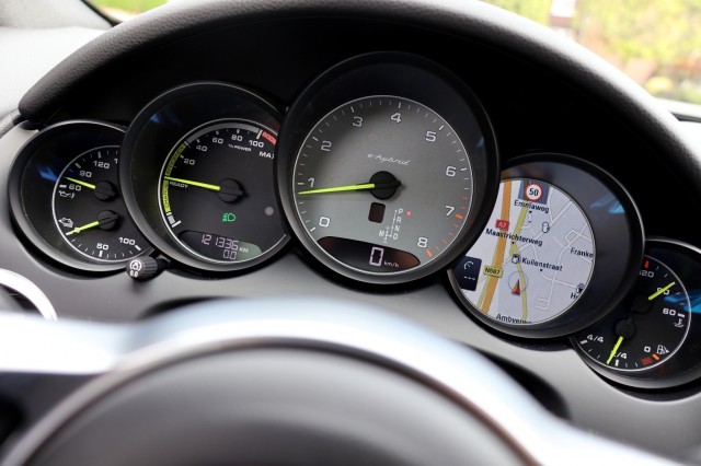 PORSCHE CAYENNE 3.0 S E-Hybrid Platnium Edition - 416 pk **Pano / Lucht / BOSE, Autobedrijf Ploemen Meerssen BV, Meerssen