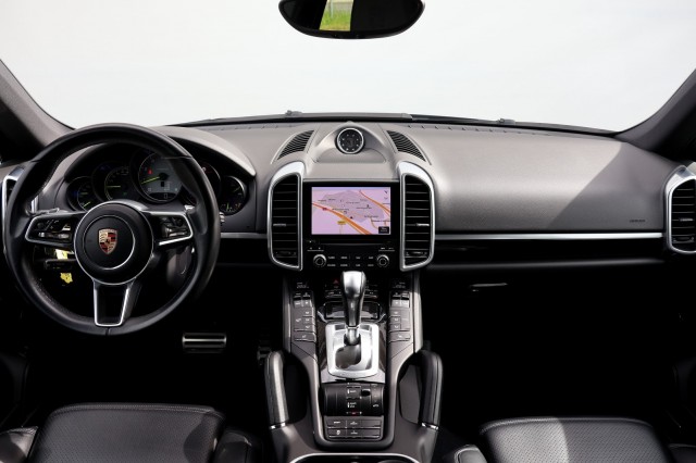 PORSCHE CAYENNE 3.0 S E-Hybrid Platnium Edition - 416 pk **Pano / Lucht / BOSE, Autobedrijf Ploemen Meerssen BV, Meerssen