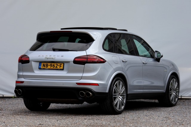 PORSCHE CAYENNE 3.0 S E-Hybrid Platnium Edition - 416 pk **Pano / Lucht / BOSE, Autobedrijf Ploemen Meerssen BV, Meerssen