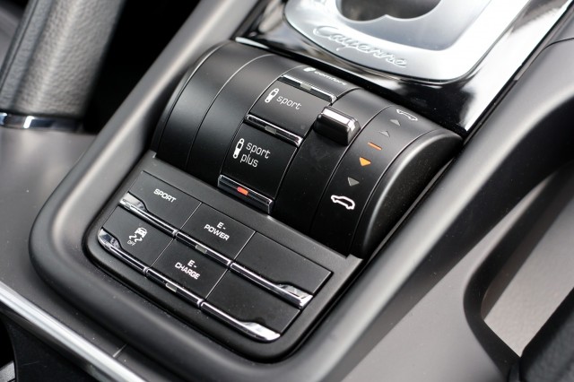 PORSCHE CAYENNE 3.0 S E-Hybrid Platnium Edition - 416 pk **Pano / Lucht / BOSE, Autobedrijf Ploemen Meerssen BV, Meerssen