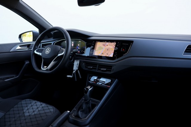 VOLKSWAGEN POLO 1.0 TSI R-LINE / DSG / Carplay /, Autobedrijf Ploemen Meerssen BV, Meerssen