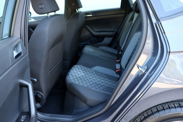 VOLKSWAGEN POLO 1.0 TSI R-LINE / DSG / Carplay /, Autobedrijf Ploemen Meerssen BV, Meerssen