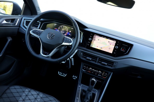 VOLKSWAGEN POLO 1.0 TSI R-LINE / DSG / Carplay /, Autobedrijf Ploemen Meerssen BV, Meerssen