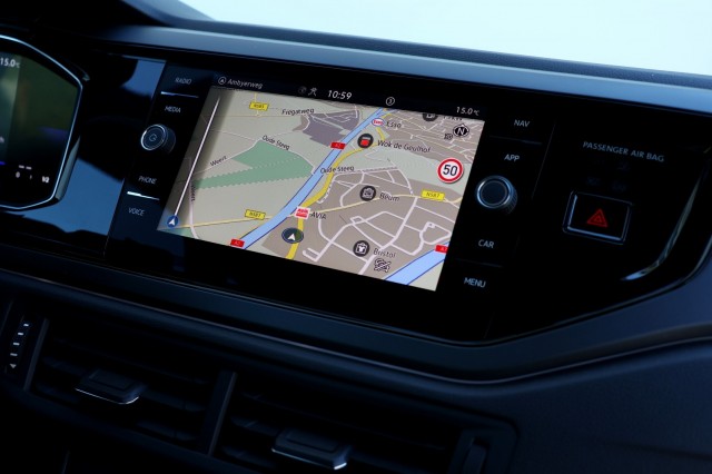 VOLKSWAGEN POLO 1.0 TSI R-LINE / DSG / Carplay /, Autobedrijf Ploemen Meerssen BV, Meerssen