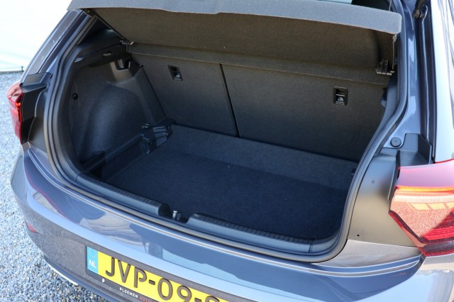 VOLKSWAGEN POLO 1.0 TSI R-LINE / DSG / Carplay /, Autobedrijf Ploemen Meerssen BV, Meerssen