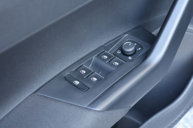 VOLKSWAGEN POLO 1.0 TSI R-LINE / DSG / Carplay /, Autobedrijf Ploemen Meerssen BV, Meerssen