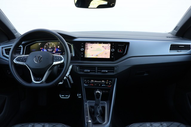 VOLKSWAGEN POLO 1.0 TSI R-LINE / DSG / Carplay /, Autobedrijf Ploemen Meerssen BV, Meerssen