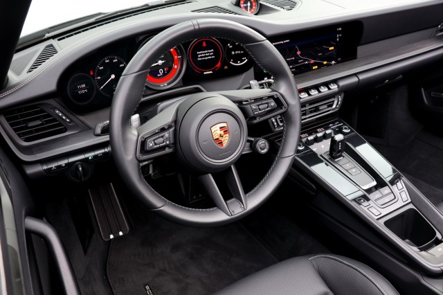 PORSCHE 911 Cabrio 3.0 Carrera 4 GTS - 480 pk, Autobedrijf Ploemen Meerssen BV, Meerssen