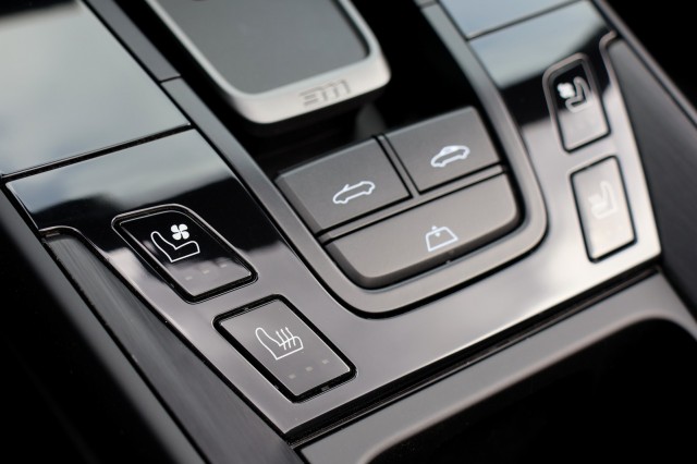 PORSCHE 911 Cabrio 3.0 Carrera 4 GTS - 480 pk, Autobedrijf Ploemen Meerssen BV, Meerssen