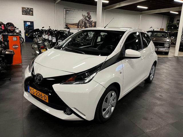 TOYOTA AYGO 1.0 VVT-I X-PLAY 5-DRS *CAMERA - AIRCO*, Auto Schloesser B.V., Hoensbroek