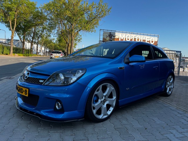 OPEL ASTRA 2.0 TURBO OPC 300PK *101.000 KM - ALS NIEUW* Auto Schloesser B.V., Hoensbroek