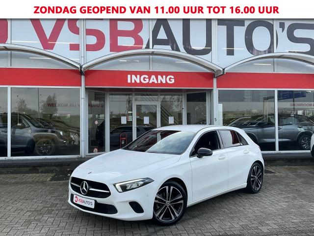 MERCEDES-BENZ A-KLASSE A180 EDITION 136PK AUT. LED NAVI SFEERVERLICHTING AIRCO LMV PDC , VSB Auto's, WAALWIJK