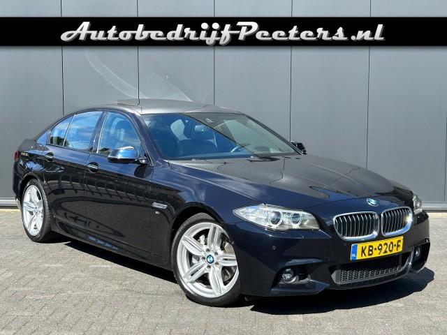 BMW 5-SERIE 528i M Sport Comfortstoel HUD S.dak Sfeerlicht 360ºCamera, Autobedrijf Peeters, Neer