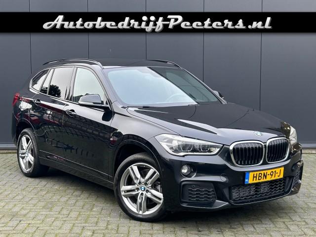 BMW X1 sDrive20i M Sport Shadow 1e eig. LED HUD Navi+ E.Klep Trekhaak, Autobedrijf Peeters, Neer