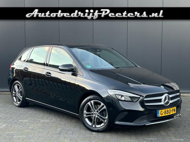 MERCEDES-BENZ B-KLASSE B 180 Aut. LED Sportstoel Camera Navi Cruise PDC Trekhaak NL-auto, Autobedrijf Peeters, Neer