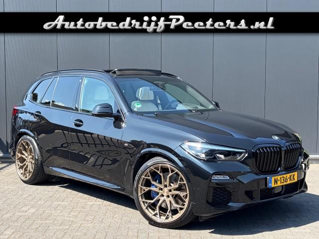 BMW X5 xDrive45e M Sport Pano Comf.stoel HUD ACC Carplay Sfeerlicht Trekhaak, Autobedrijf Peeters, Neer