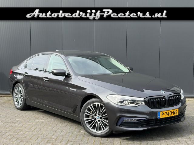 BMW 5-SERIE 530i Sport Line HUD Carplay LED Sfeerlicht Camera Leder E.klep , Autobedrijf Peeters, Neer