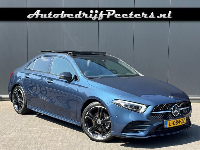 MERCEDES-BENZ A-KLASSE A 200 AMG Nightpakket Pano Leder Memory LED Sfeerlicht Camera NL-auto, Autobedrijf Peeters, Neer