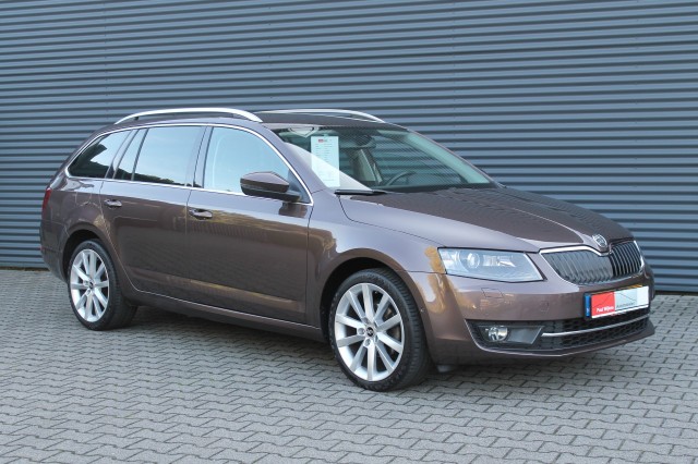 SKODA OCTAVIA 1.2 TSi Combi Greentech Elegance Businessline, Paul Wijlens Automobielen, Haaksbergen
