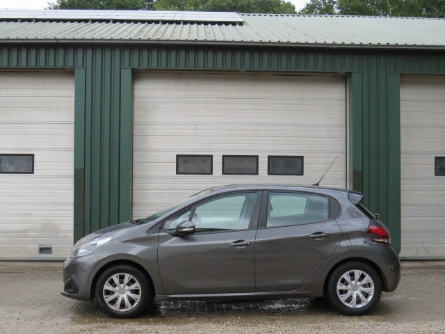 PEUGEOT 208 1.2 PURET. BLUE LION, Autobedrijf Kuiper, Eefde