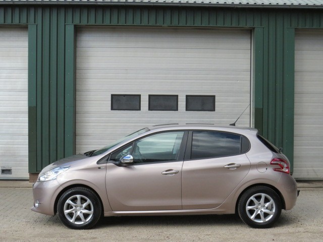 PEUGEOT 208 1.2 VTI STYLE, Autobedrijf Kuiper, Eefde