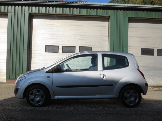 RENAULT TWINGO 1.2 AUTHENTIQUE, Autobedrijf Kuiper, Eefde