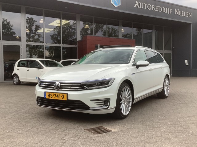 VOLKSWAGEN PASSAT GTE 1.4TSi Variant Highline I Panorama , Autobedrijf  Neelen BV, Heesch