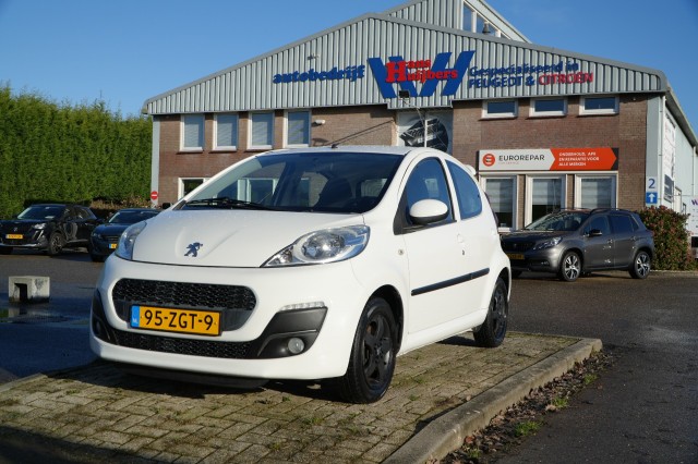 PEUGEOT 107 PREMIERE 1.0-68PK 5-DEURS - AIRCO - ELECTRISCHE RAMEN - SPOILER, Autobedrijf Hans Huijbers, Bemmel