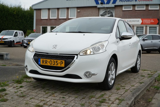 PEUGEOT 208 ALLURE 1.2, Autobedrijf Hans Huijbers, Bemmel