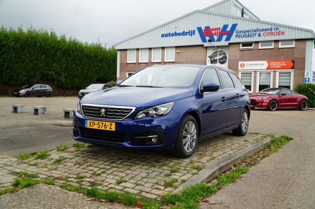 PEUGEOT 308 SW ALLURE 1.2-130PK incl. 12 maanden garantie en rijklaar kosten, Autobedrijf Hans Huijbers, Bemmel