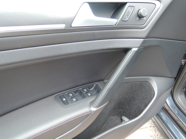 VOLKSWAGEN GOLF 2.0 TSI GTI PERFORMANCE Autobedrijf Bloemendal, 6741 PE LUNTEREN