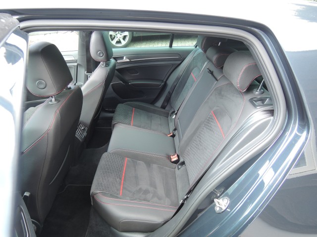 VOLKSWAGEN GOLF 2.0 TSI GTI PERFORMANCE Autobedrijf Bloemendal, 6741 PE LUNTEREN