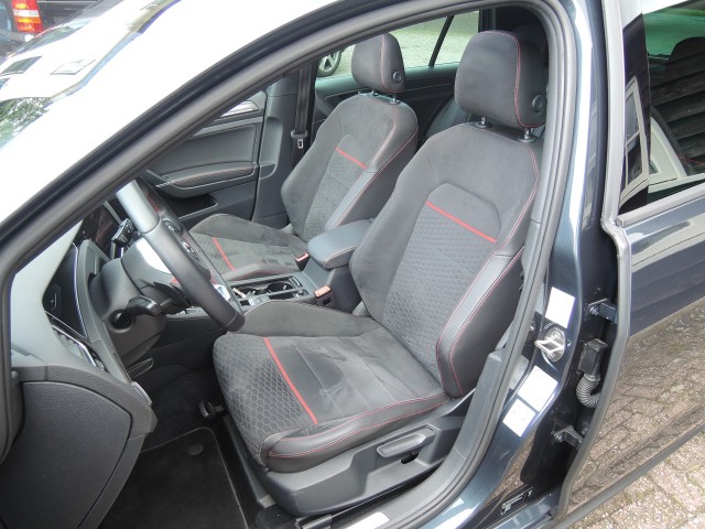 VOLKSWAGEN GOLF 2.0 TSI GTI PERFORMANCE Autobedrijf Bloemendal, 6741 PE LUNTEREN