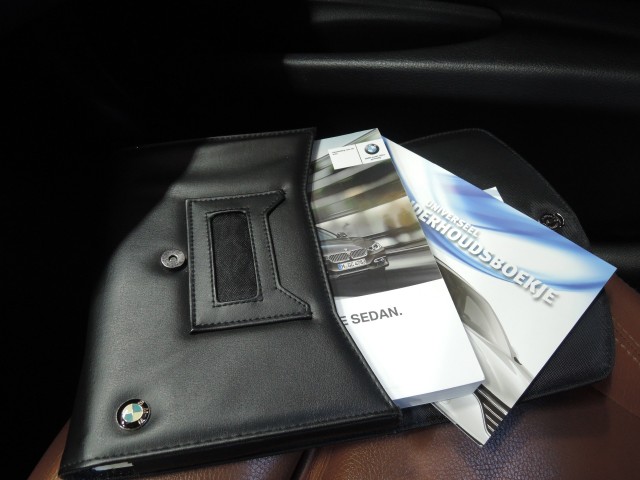 BMW 3-SERIE 320I HIGH EXECUTIVE Sport Line, NAVI,LEER , Autobedrijf Bloemendal, 6741 PE LUNTEREN