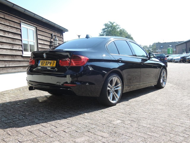 BMW 3-SERIE 320I HIGH EXECUTIVE Sport Line, NAVI,LEER , Autobedrijf Bloemendal, 6741 PE LUNTEREN