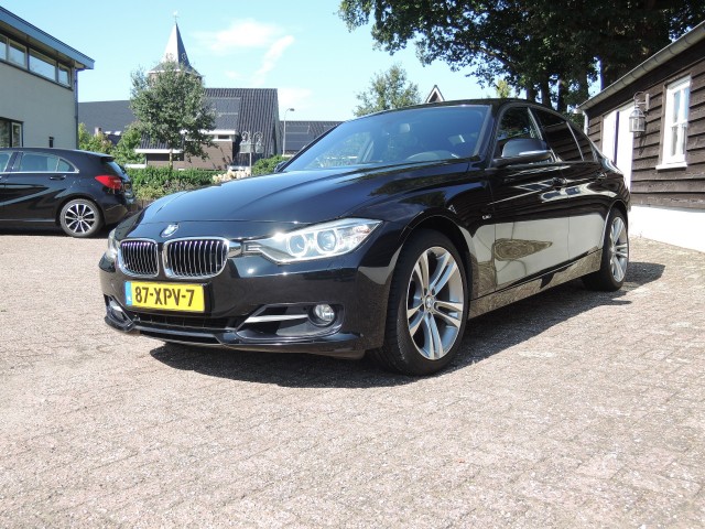 BMW 3-SERIE 320I HIGH EXECUTIVE Sport Line, NAVI,LEER , Autobedrijf Bloemendal, 6741 PE LUNTEREN