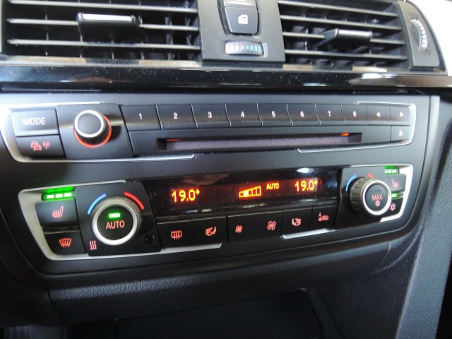 BMW 3-SERIE 320I HIGH EXECUTIVE Sport Line, NAVI,LEER , Autobedrijf Bloemendal, 6741 PE LUNTEREN