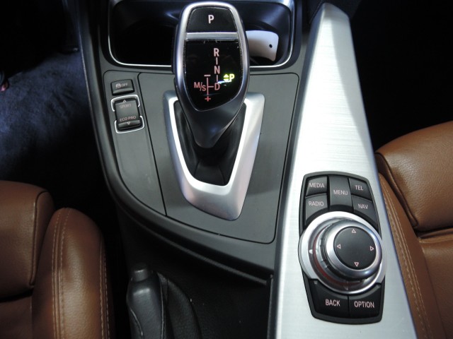 BMW 3-SERIE 320I HIGH EXECUTIVE Sport Line, NAVI,LEER , Autobedrijf Bloemendal, 6741 PE LUNTEREN