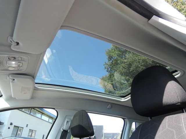 PEUGEOT 2008 1.2 VTI ACT. PACK PREMIUM Autobedrijf Bloemendal, 6741 PE LUNTEREN