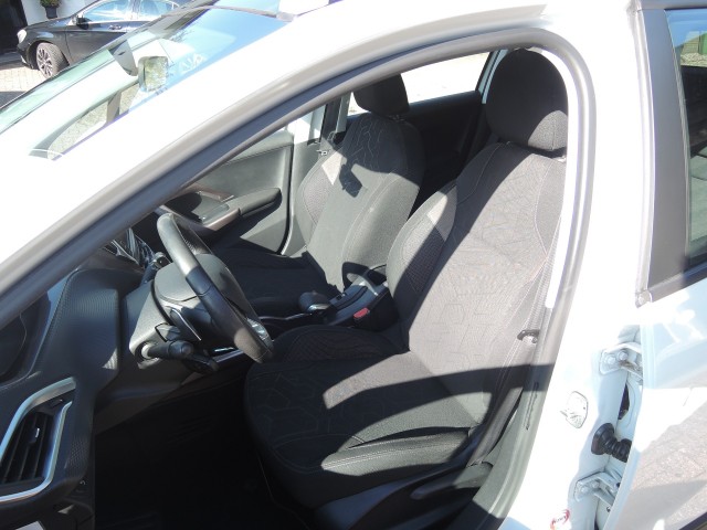 PEUGEOT 2008 1.2 VTI ACT. PACK PREMIUM Autobedrijf Bloemendal, 6741 PE LUNTEREN