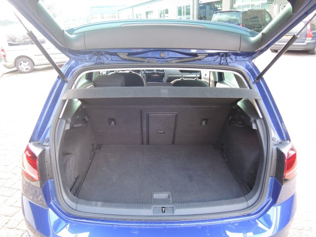 VOLKSWAGEN GOLF 2.0 TDI HL BNS R-LINE Autobedrijf Bloemendal, 6741 PE LUNTEREN
