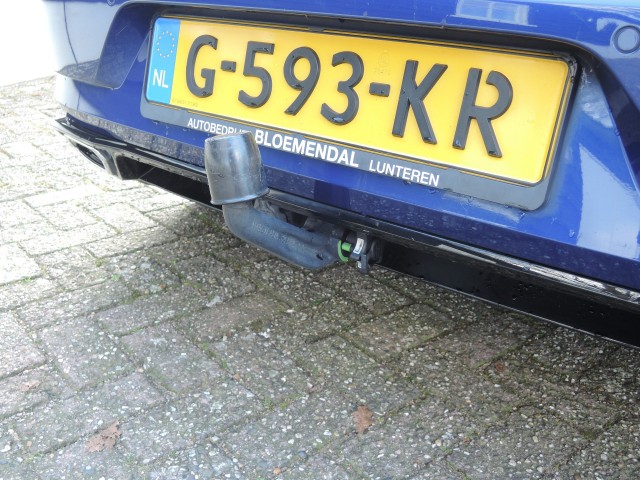 VOLKSWAGEN GOLF 2.0 TDI HL BNS R-LINE Autobedrijf Bloemendal, 6741 PE LUNTEREN