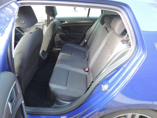 VOLKSWAGEN GOLF 2.0 TDI HL BNS R-LINE Autobedrijf Bloemendal, 6741 PE LUNTEREN