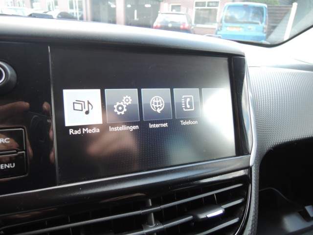 PEUGEOT 2008 1.2 PURET. BLUE LION Autobedrijf Bloemendal, 6741 PE LUNTEREN